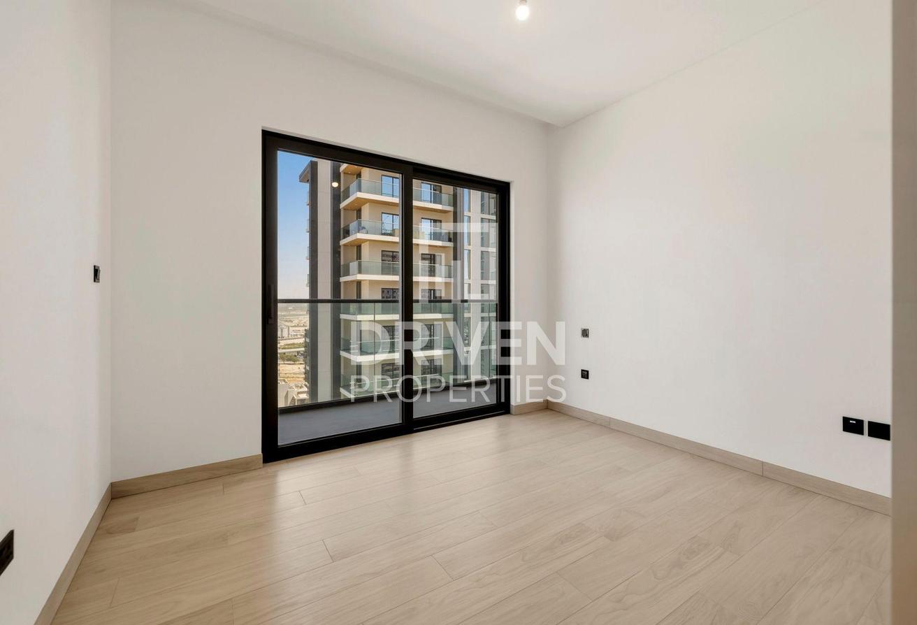 Brand New Unit | Appliance Included | Mid Floor photo 12