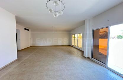 Villa - 5 - 4 for rent in Umm Suqeim 1 Villas - Umm Suqeim 1 - Umm Suqeim - Dubai