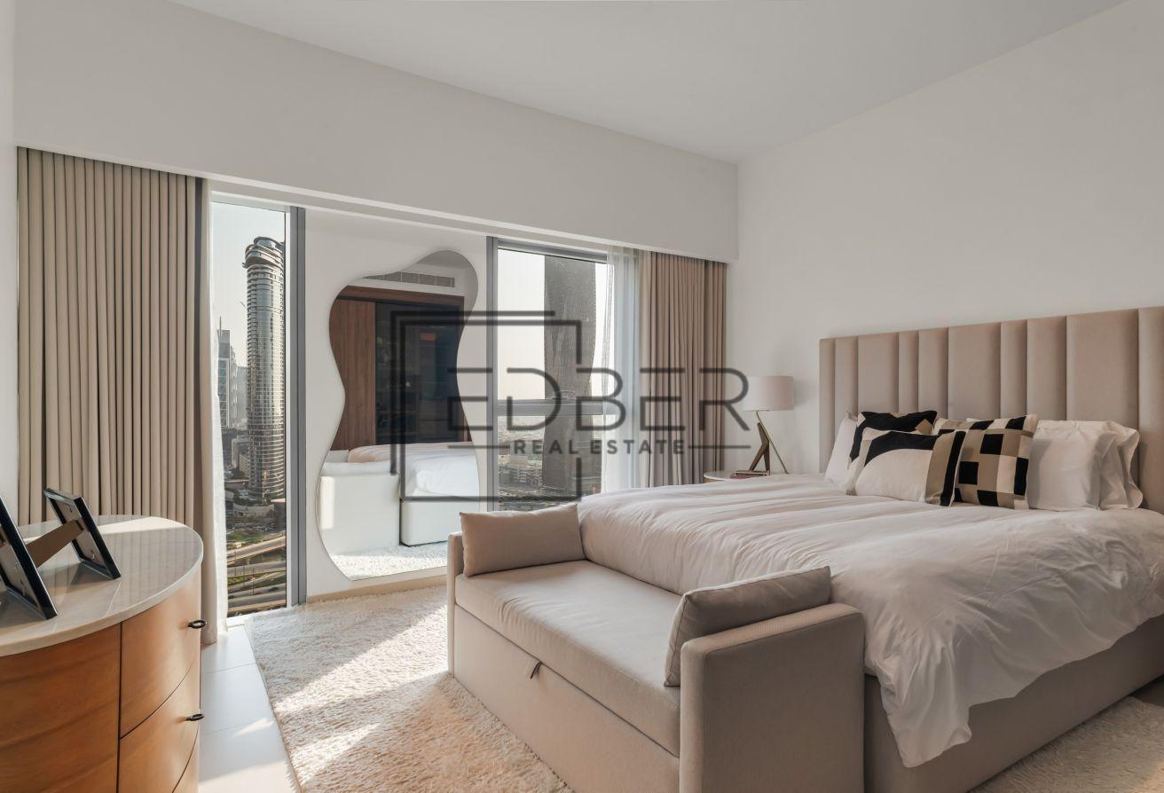 Upgraded Duplex , High Floor, Well Maintained photo 4