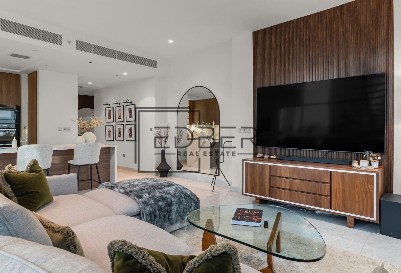 Upgraded Duplex , High Floor, Well Maintained photo 7