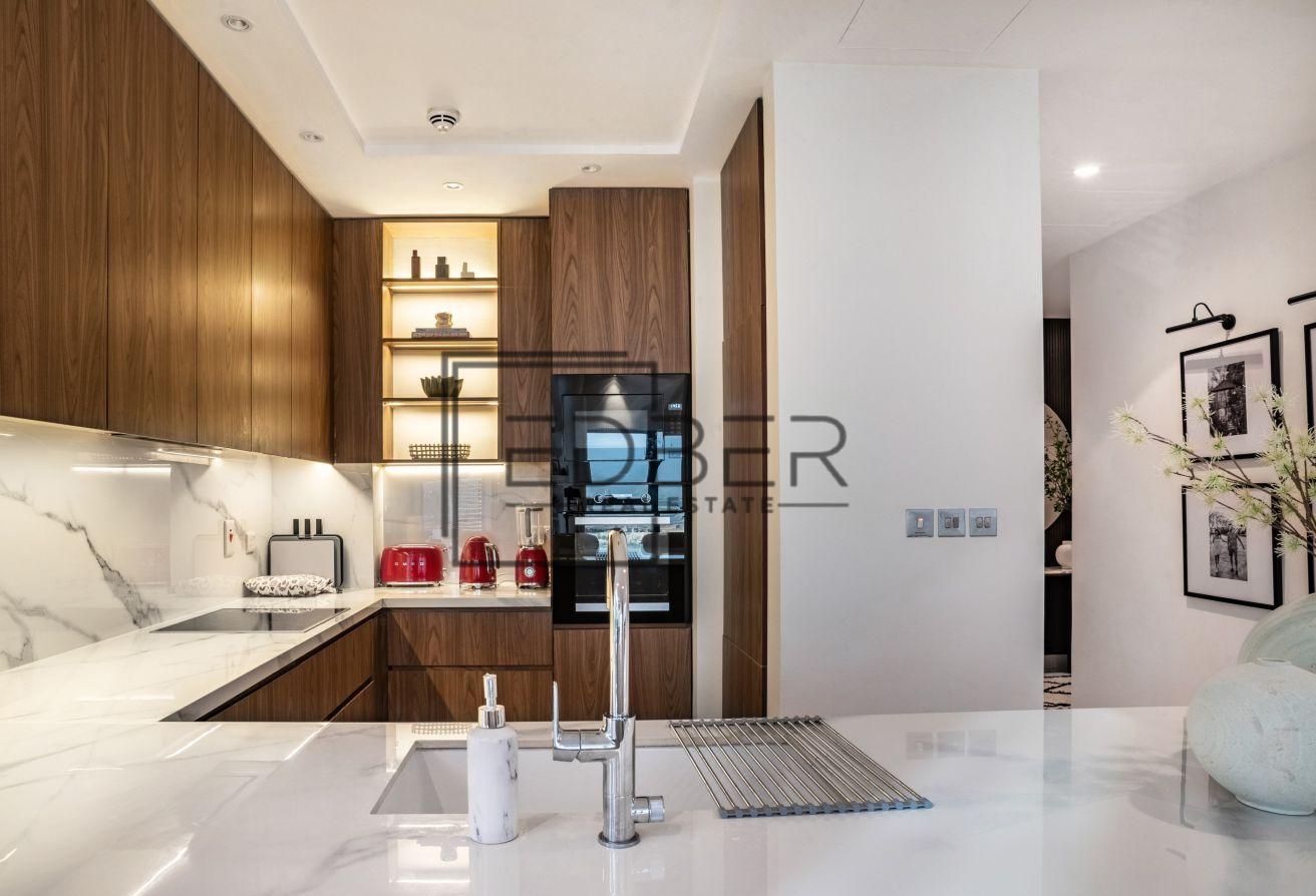 Upgraded Duplex , High Floor, Well Maintained photo 12