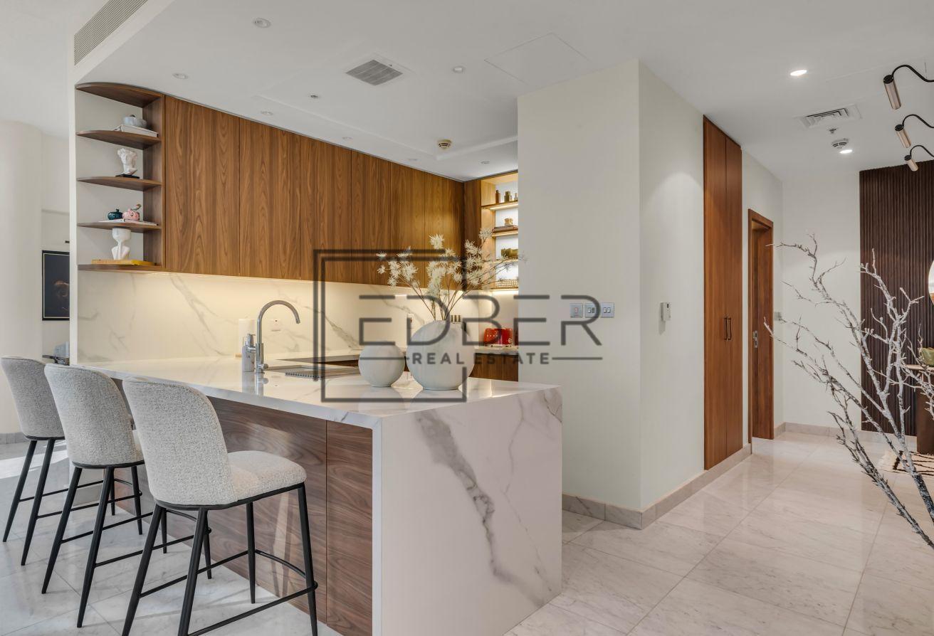 Upgraded Duplex , High Floor, Well Maintained photo 11