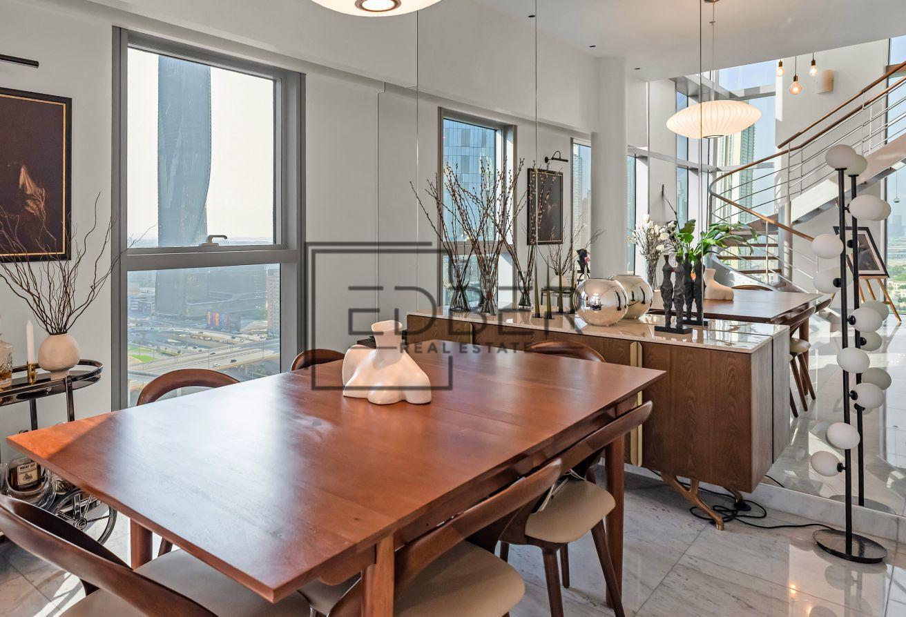 Upgraded Duplex , High Floor, Well Maintained photo 16