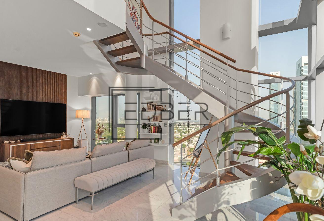 Upgraded Duplex , High Floor, Well Maintained photo 3