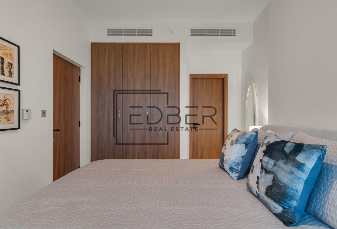 Upgraded Duplex , High Floor, Well Maintained photo 24