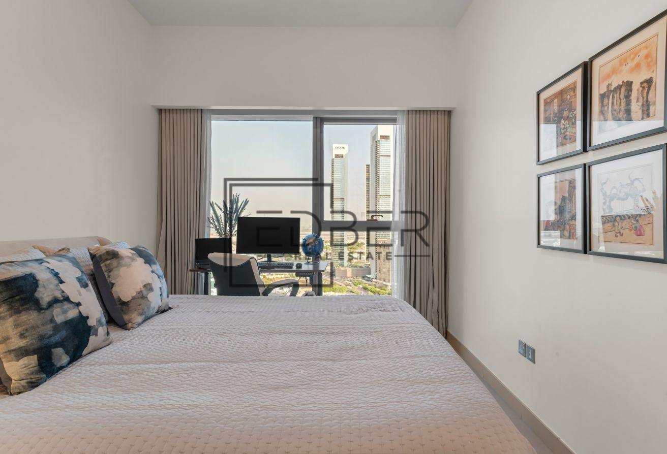 Upgraded Duplex , High Floor, Well Maintained photo 5