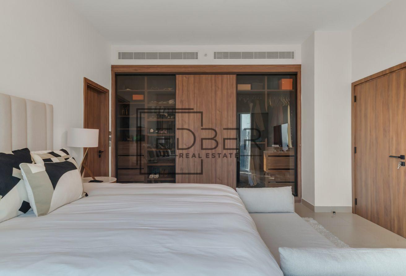 Upgraded Duplex , High Floor, Well Maintained photo 19