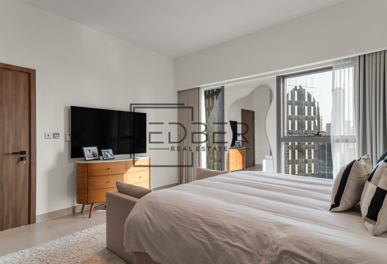 Upgraded Duplex , High Floor, Well Maintained photo 18