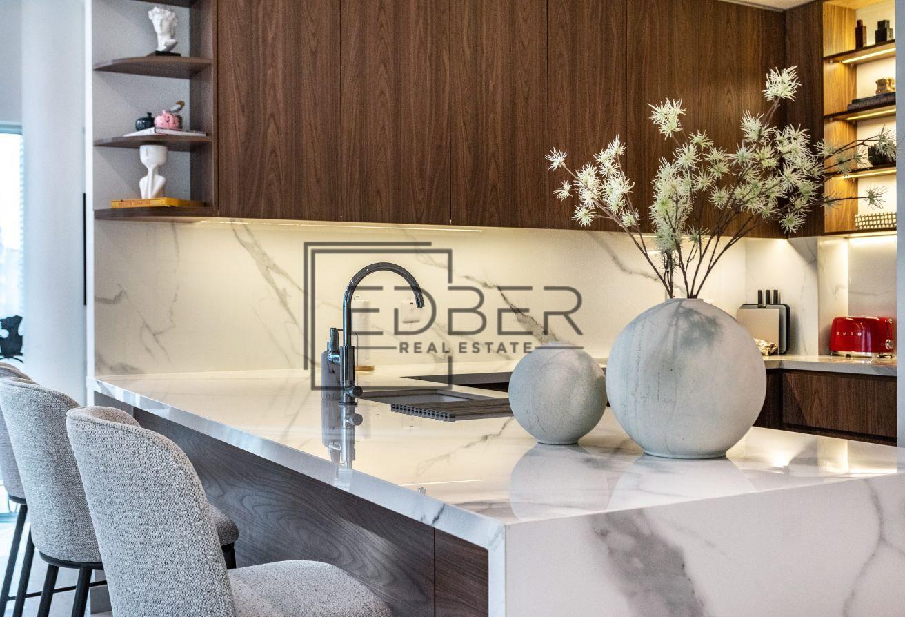 Upgraded Duplex , High Floor, Well Maintained photo 13