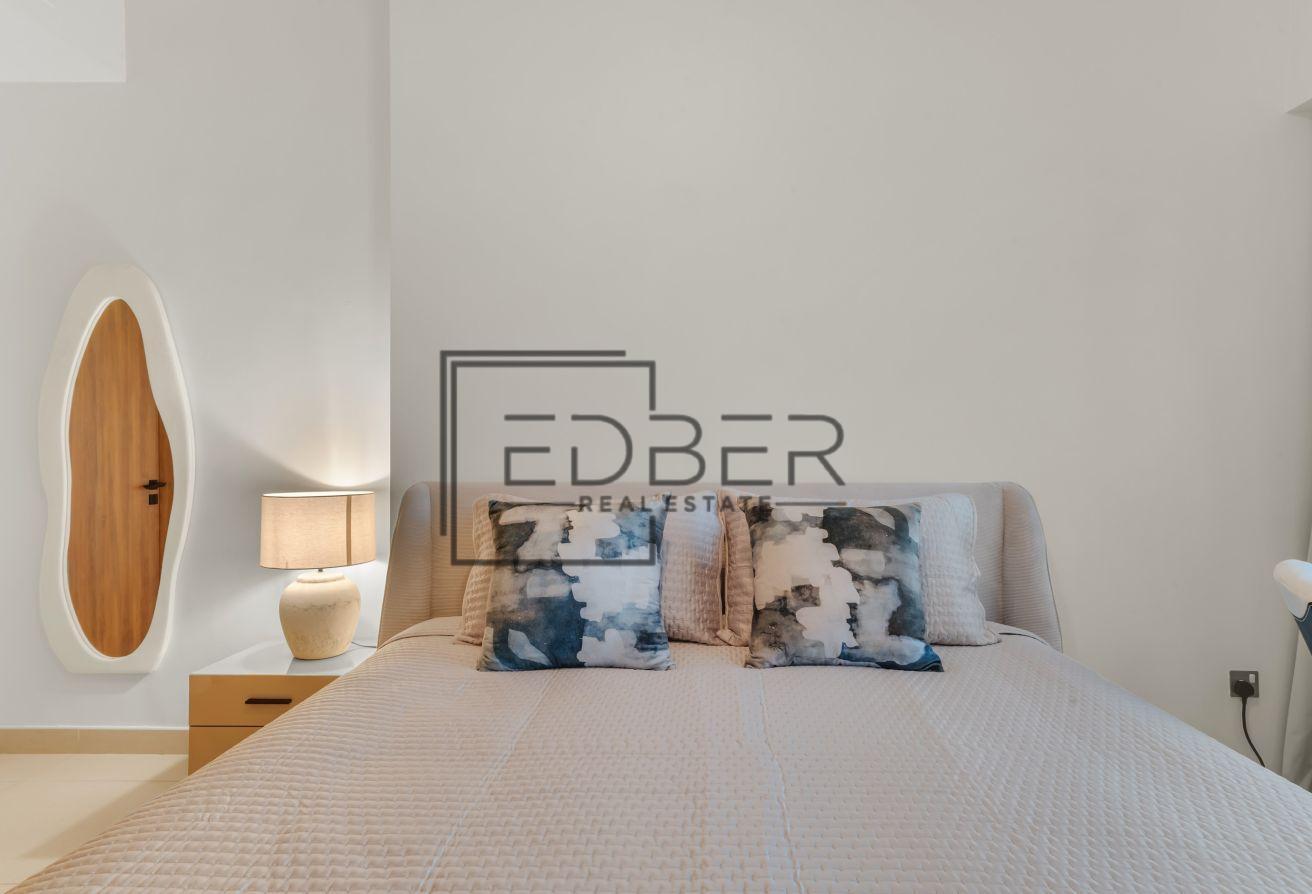 Upgraded Duplex , High Floor, Well Maintained photo 26