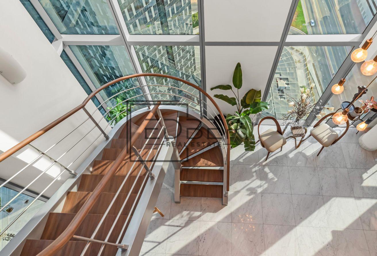 Upgraded Duplex , High Floor, Well Maintained photo 17