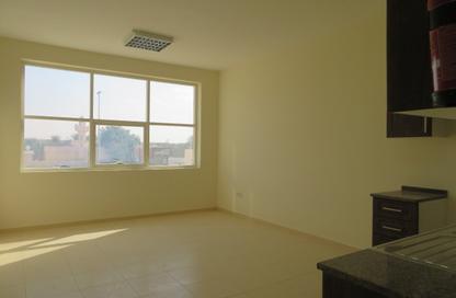 Apartment - Studio - 1 Bathroom for rent in Al Lisaili - Dubai