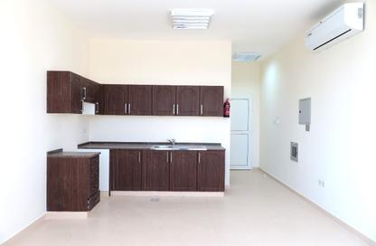 Apartment - Studio - 1 Bathroom for rent in Al Lisaili - Dubai