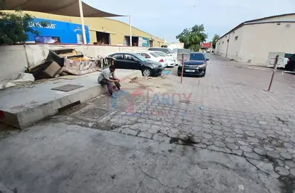 Warehouse - Studio - 1 Bathroom for rent in Ras Al Khor - Dubai