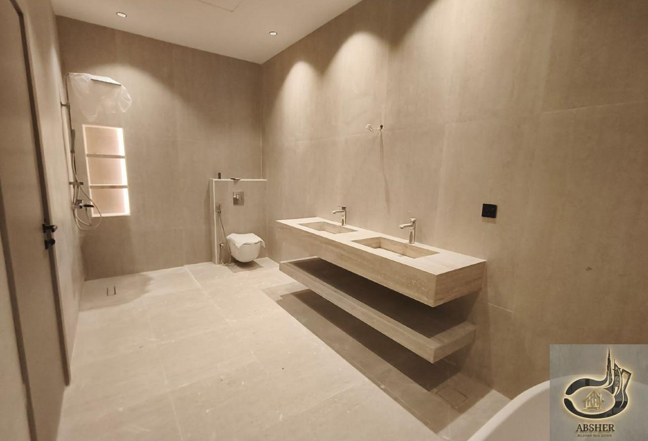Luxury 4 Bedrooms Modern Design Brand New photo 13