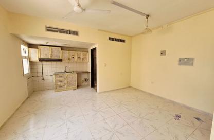 Apartment - Studio - 1 Bathroom for rent in Fire Station Road - Muwaileh - Sharjah Apartment - Studio - 1 Bathroom for rent in Fire Station Road - Muwaileh - Sharjah
