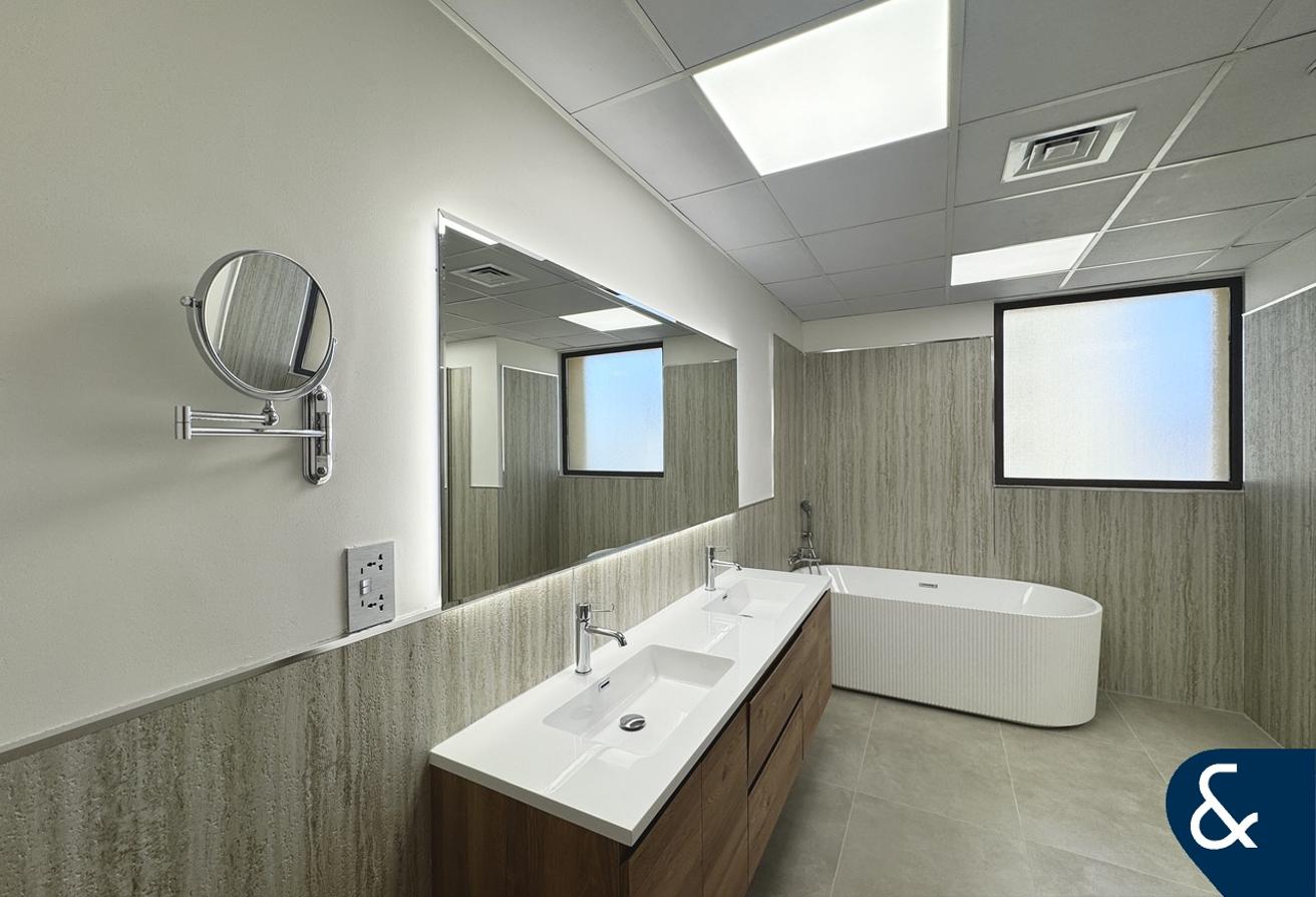 Upgraded | Fully Furnished | Marina View photo 13