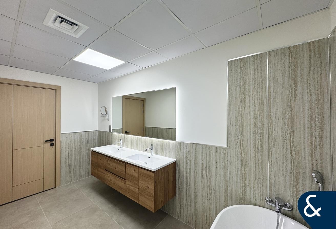 Upgraded | Fully Furnished | Marina View photo 15