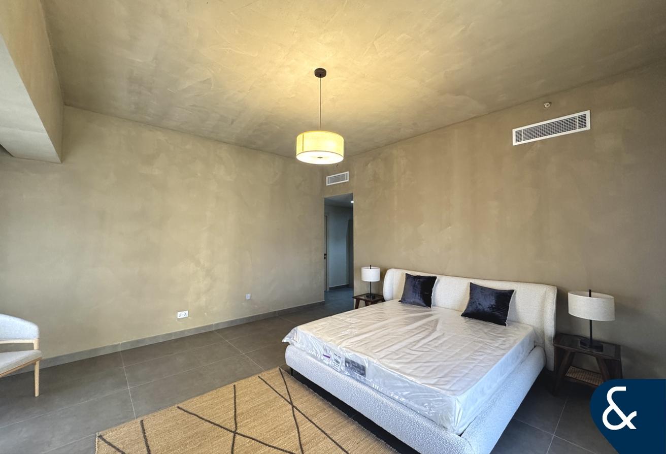 Upgraded | Fully Furnished | Marina View photo 12