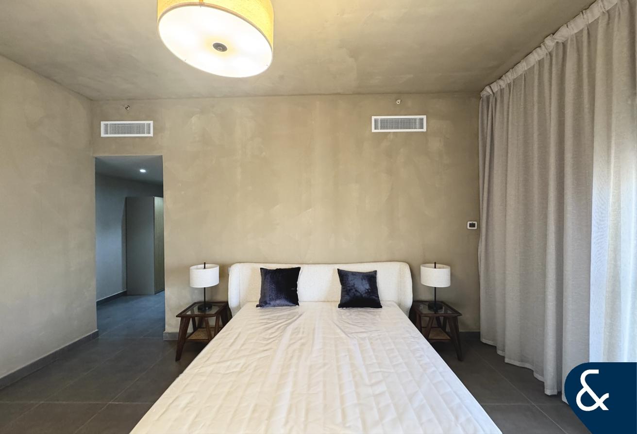 Upgraded | Fully Furnished | Marina View photo 6