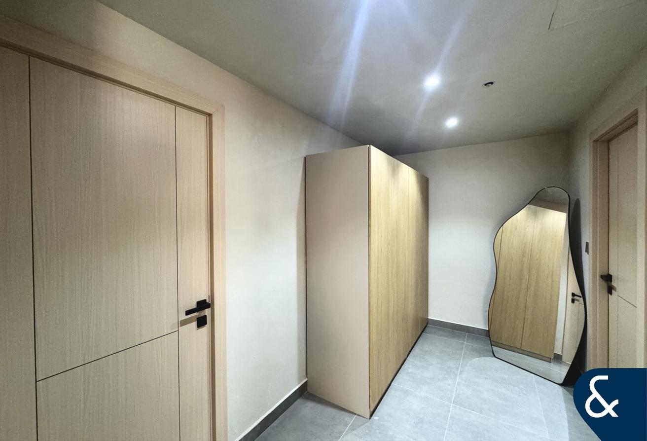 Upgraded | Fully Furnished | Marina View photo 10
