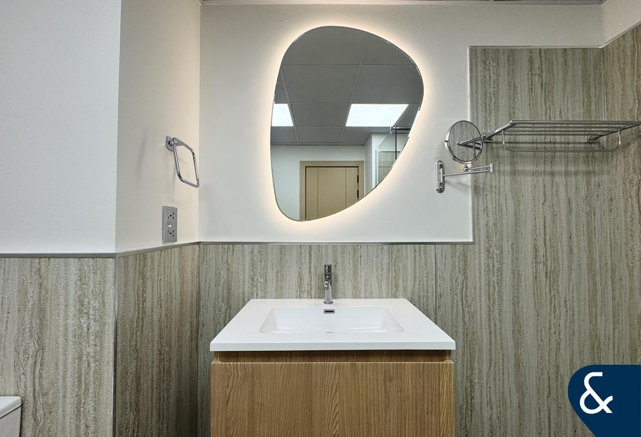 Upgraded | Fully Furnished | Marina View photo 25