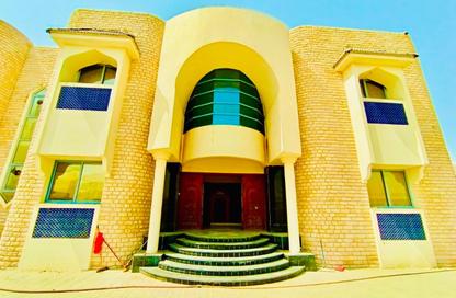 Villa - 7+ Bedrooms - 7+ Bathrooms for rent in Al Falaj - Al Riqqa - Sharjah
