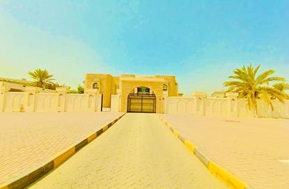 Villa - 7+ Bedrooms - 7+ Bathrooms for rent in Al Falaj - Al Riqqa - Sharjah