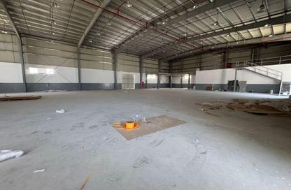 Warehouse - Studio - 2 Bathrooms for rent in Umm Al Thuoob - Umm Al Quwain