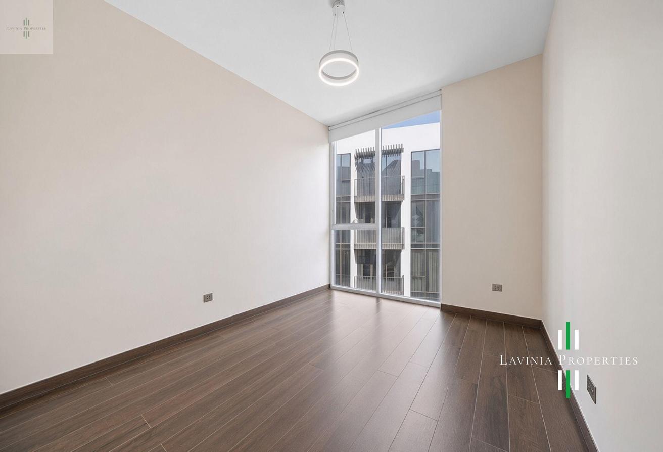 SPACIOUS LIVING AREA | OPEN VIEW | VACANT photo 6