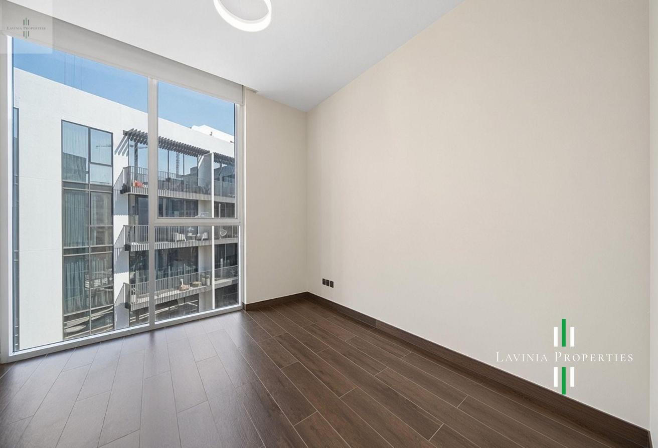 SPACIOUS LIVING AREA | OPEN VIEW | VACANT photo 7