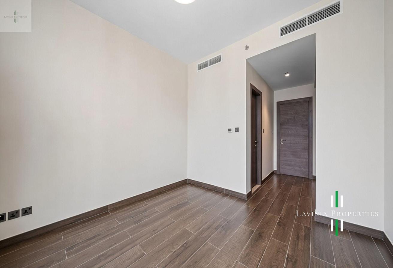 SPACIOUS LIVING AREA | OPEN VIEW | VACANT photo 8