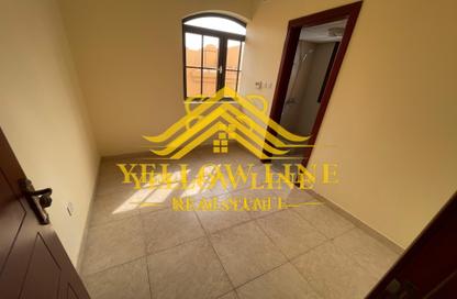 Villa - 4 - 6 for rent in Ministries Complex - Khalifa Park - Eastern Road - Abu Dhabi