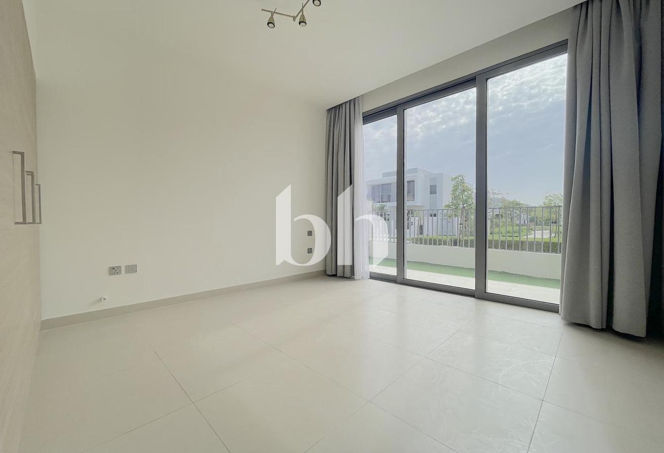 Single Row | Well Maintained | Landscaped Garden photo 6