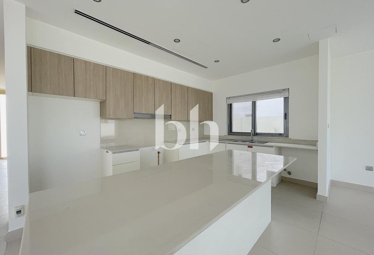 Single Row | Well Maintained | Landscaped Garden photo 4