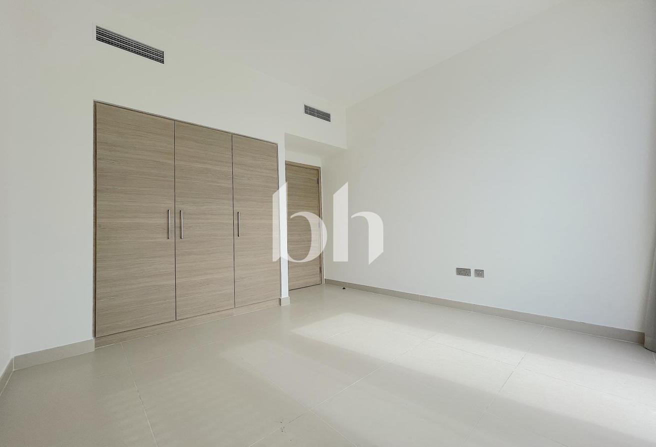 Single Row | Well Maintained | Landscaped Garden photo 9