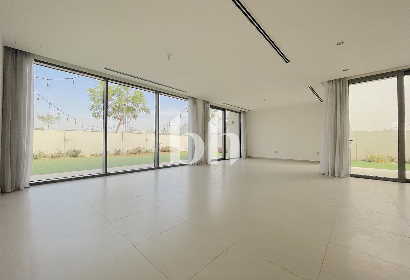 Single Row | Well Maintained | Landscaped Garden photo 3