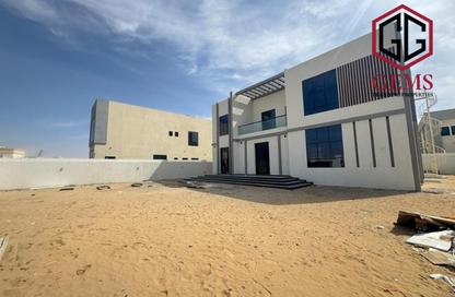 Villa - 4 Bedrooms - 5 Bathrooms for rent in Al Aweer 1 - Al Aweer - Dubai