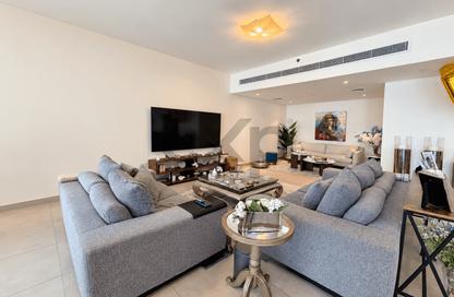 Apartment - 3 - 4 for sale in Marina Arcade Tower - Dubai Marina - Dubai Apartment - 3 - 4 for sale in Marina Arcade Tower - Dubai Marina - Dubai