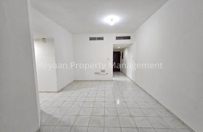 Apartment - 2 - 2 for rent in Dar Al Majaz - Jamal Abdul Nasser Street - Al Majaz - Sharjah