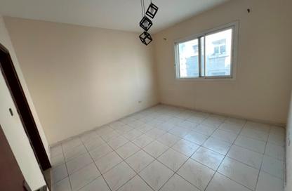 Apartment - 1 - 2 for rent in Al Khudayra Building - Al Ghuair - Al Gharb - Sharjah
