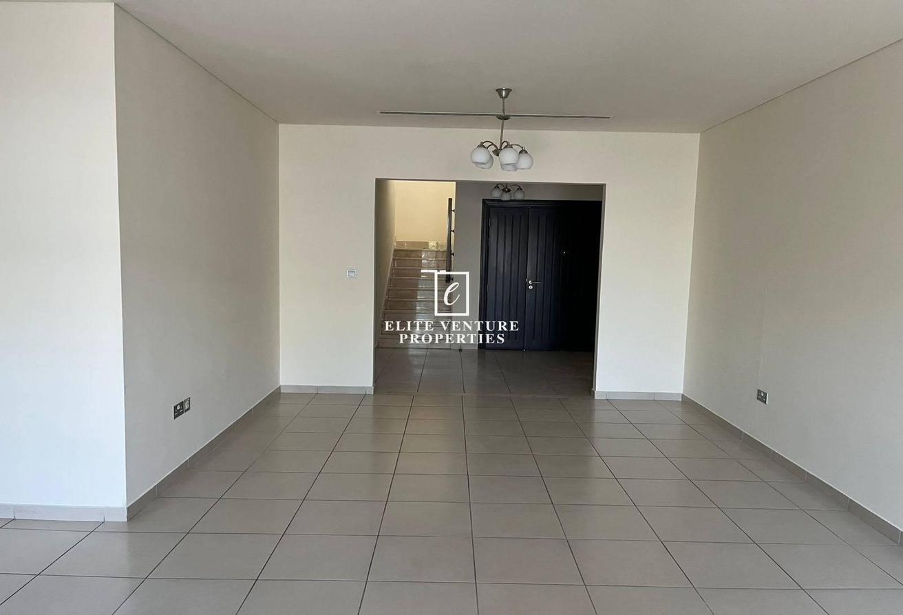 READY TO MOVE IN | CORNER VILLA+MAID'S | SPACIOUS photo 4