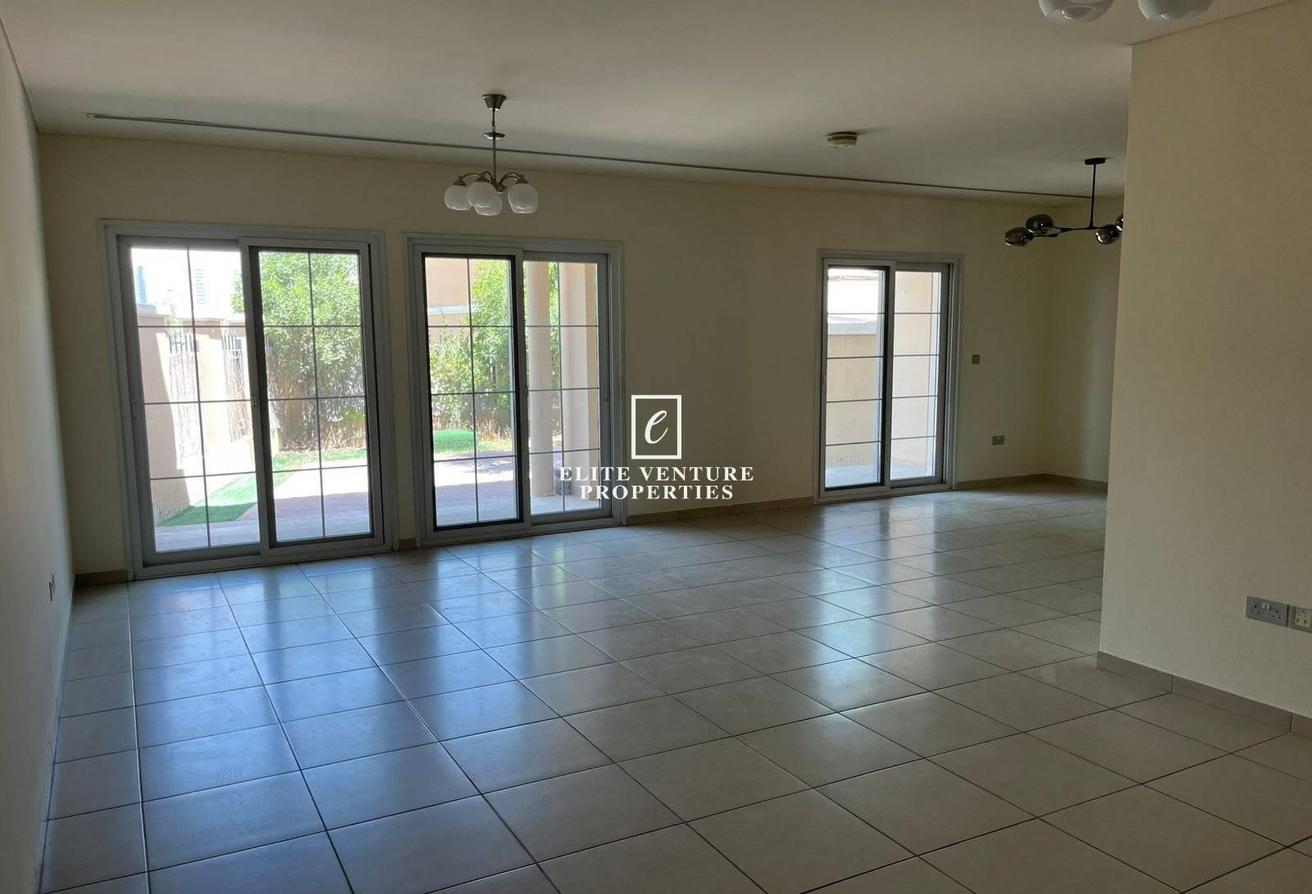 READY TO MOVE IN | CORNER VILLA+MAID'S | SPACIOUS photo 7