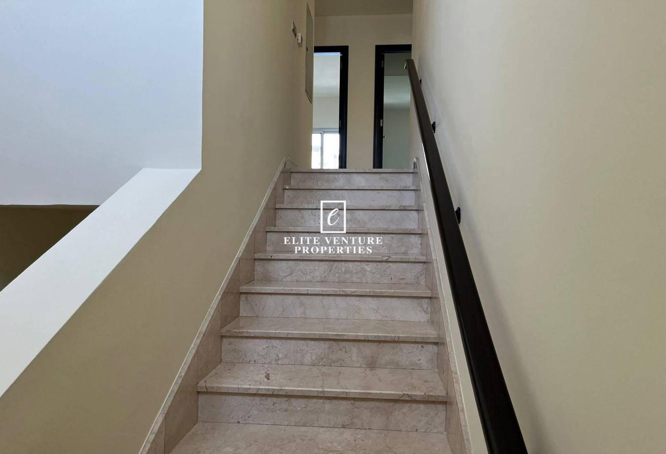 READY TO MOVE IN | CORNER VILLA+MAID'S | SPACIOUS photo 6