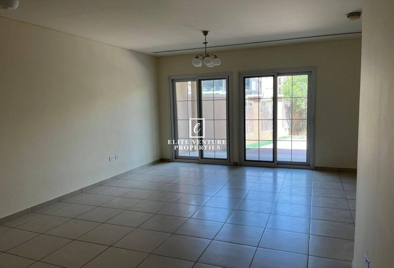 READY TO MOVE IN | CORNER VILLA+MAID'S | SPACIOUS photo 8