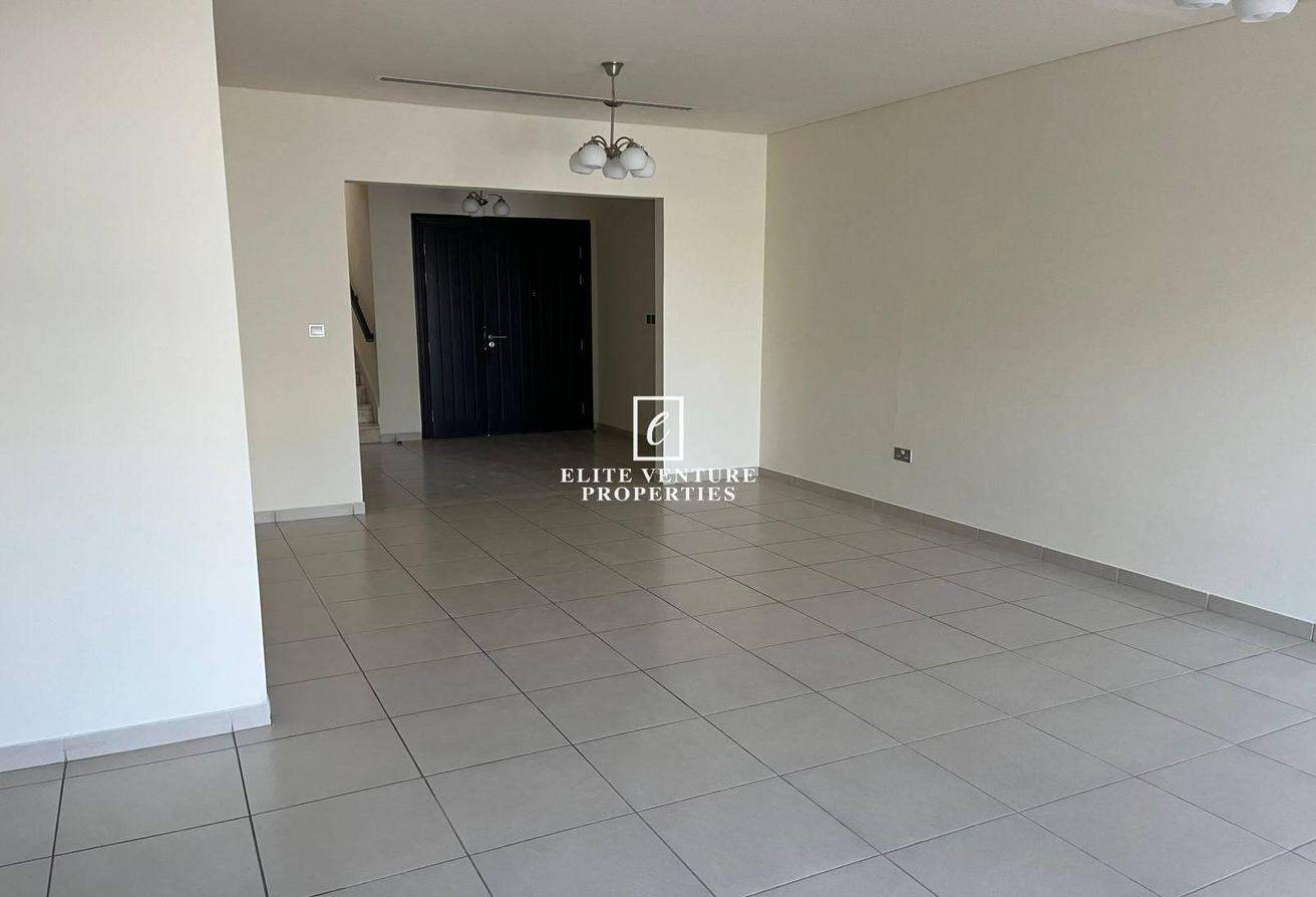 READY TO MOVE IN | CORNER VILLA+MAID'S | SPACIOUS photo 3