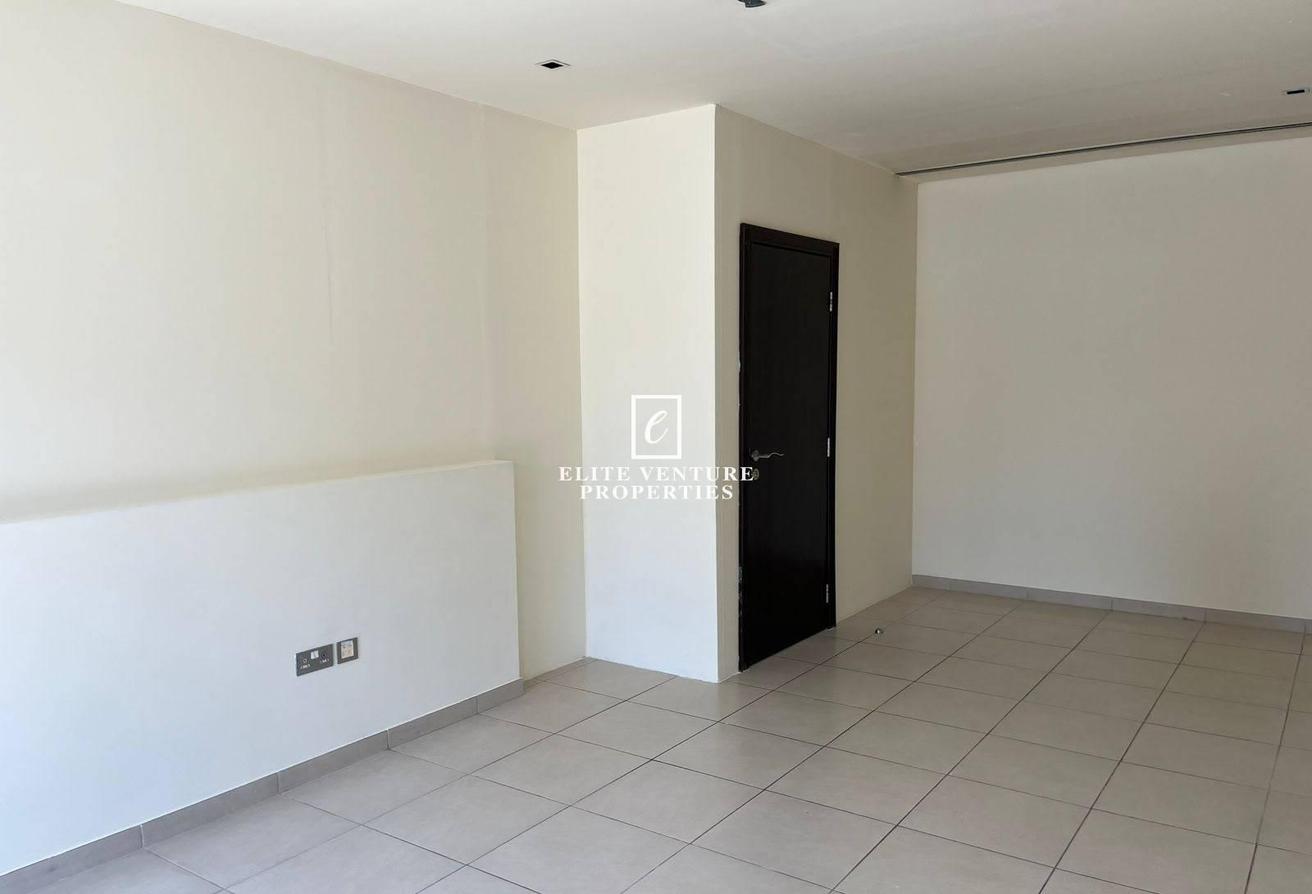 READY TO MOVE IN | CORNER VILLA+MAID'S | SPACIOUS photo 14