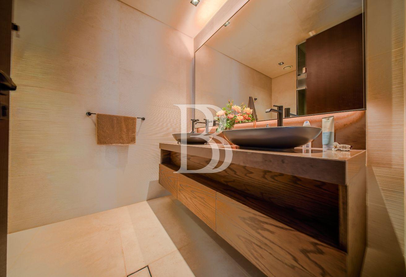 Vacant Soon | Luxury Upgrade | Fully Furnished photo 14