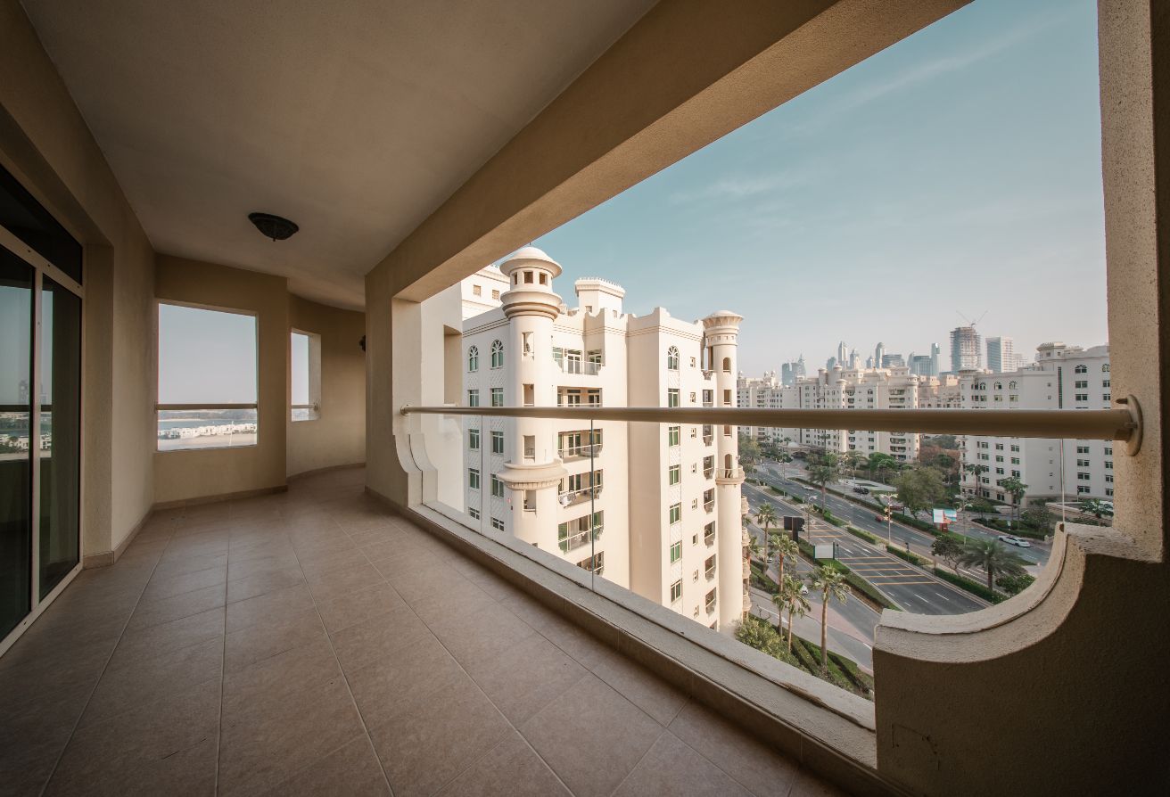 3BR| PRIVATE BEACH |PARTIAL SEA AND ROAD VIEWS