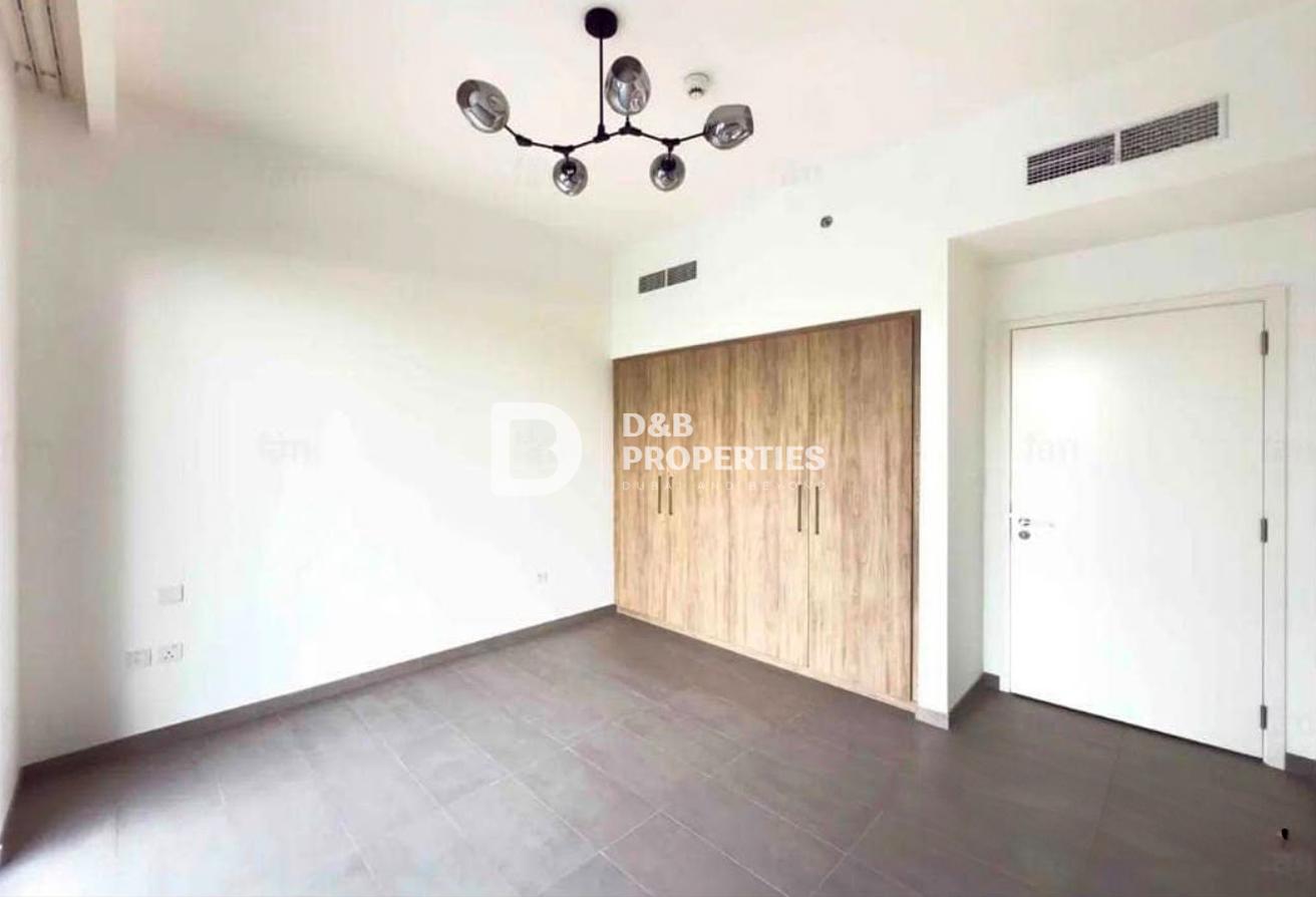 Boulevard Facing | Vacant | Prime Location photo 5